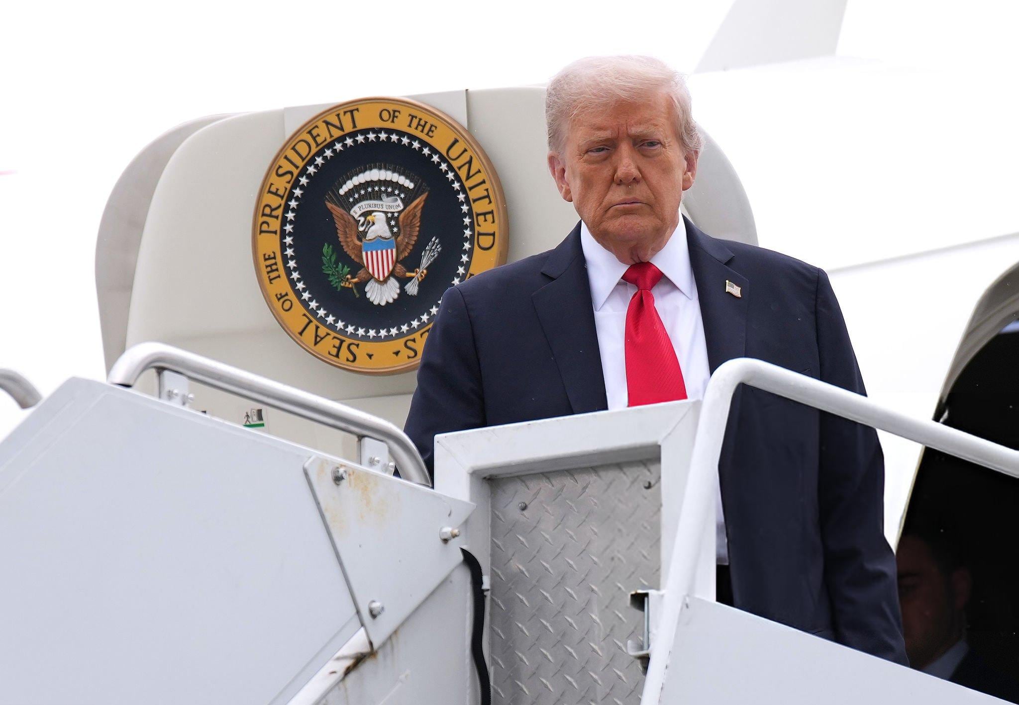 El presidente de Estados Unidos, Donald Trump, llega al Aeropuerto de LaGuardia el 7 de septiembre de 2025. FOTO: Kevin Dietsch/Getty Images