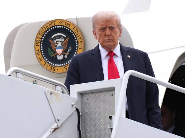 El presidente de Estados Unidos, Donald Trump, llega al Aeropuerto de LaGuardia el 7 de septiembre de 2025. FOTO: Kevin Dietsch/Getty Images