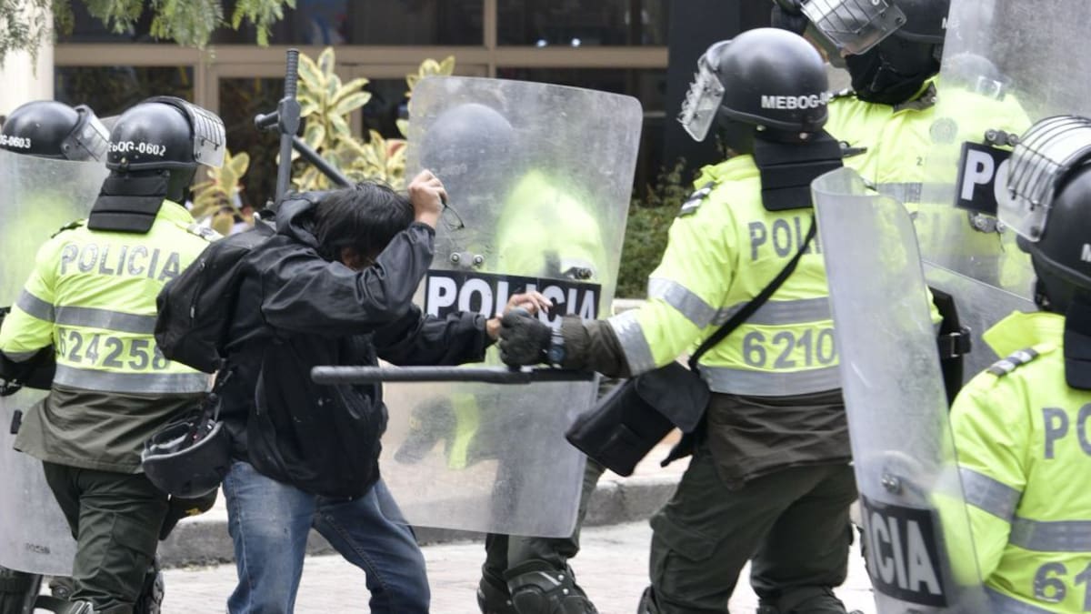 Policía Nacional presenta nuevo manual para el uso de armas menos letales