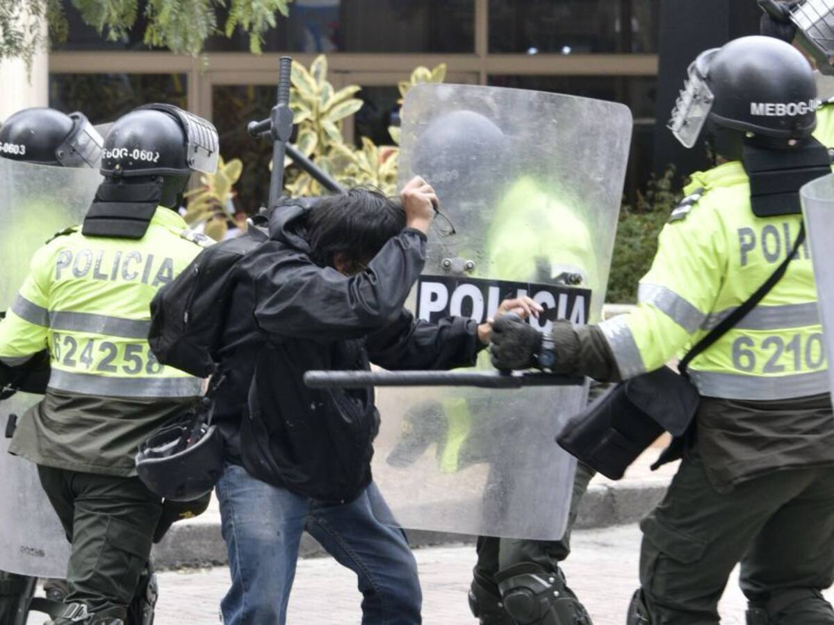 Policía Nacional presenta nuevo manual para el uso de armas menos letales