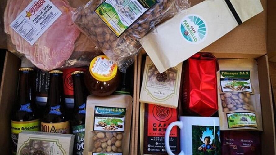 Proyecto anchetas, cajas de café y cerveza. Foto: Instagram @amor.atiempo