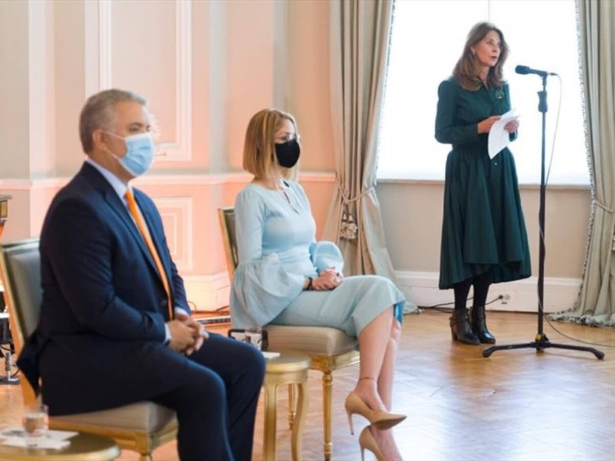 Vicepresidenta se solidarizó con Azcárate y demás mujeres víctimas de ataques