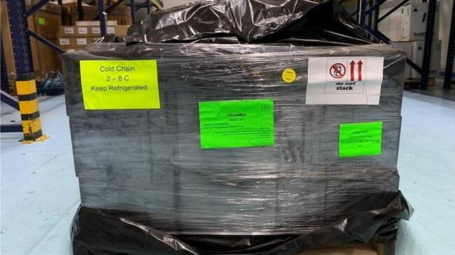 Llegaron al país 126.000 dosis de AstraZeneca contra el COVID-19. Foto: Colprensa