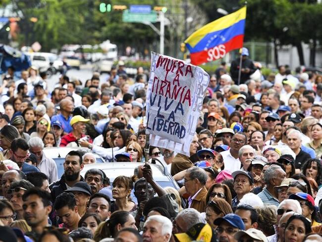 El pueblo debe decidir quien toma el poder de Venezuela: diputado venezolano