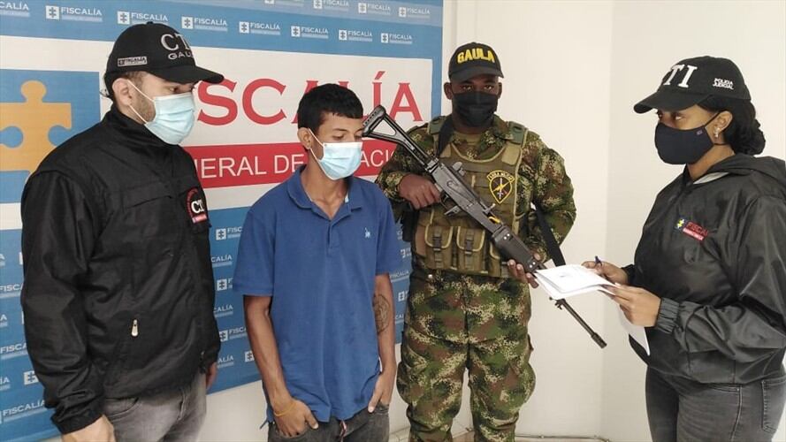 Luis Felipe Victoria Arenas fue capturado en la entrada de una vivienda de Cali, a donde habría llegado desde noviembre de 2020 para refugiarse. Foto: Fiscalía General de la Nación