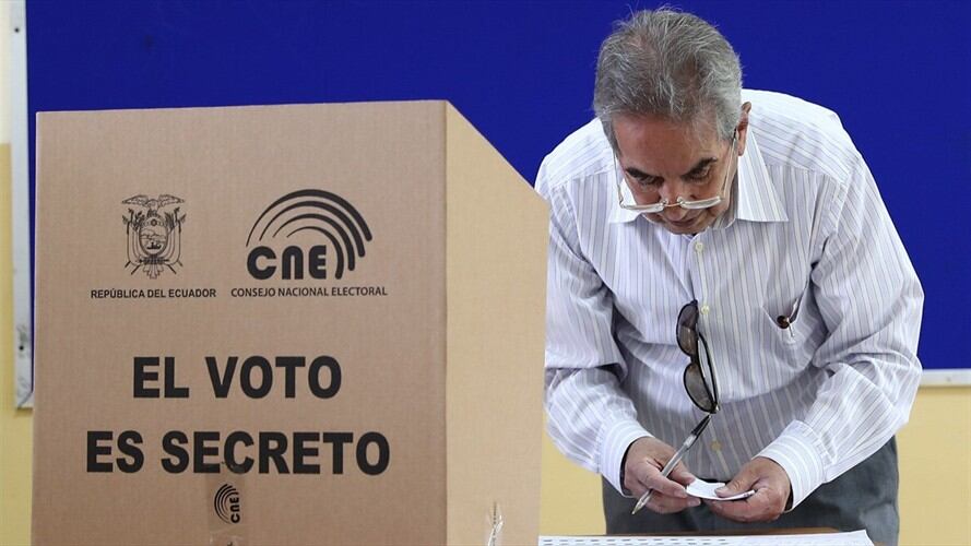 Unos 13,3 millones de ecuatorianos están convocados a sufragar, entre las 07H00 y 17H00 locales. Foto: Agencia EFE