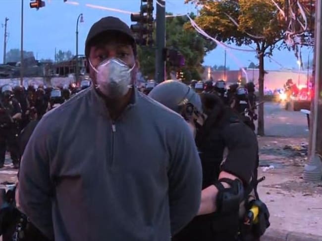 La situación se dio durante el cubrimiento de las protestas en Minneapolis, Estados Unidos.. Foto: Captura de Pantalla CNN