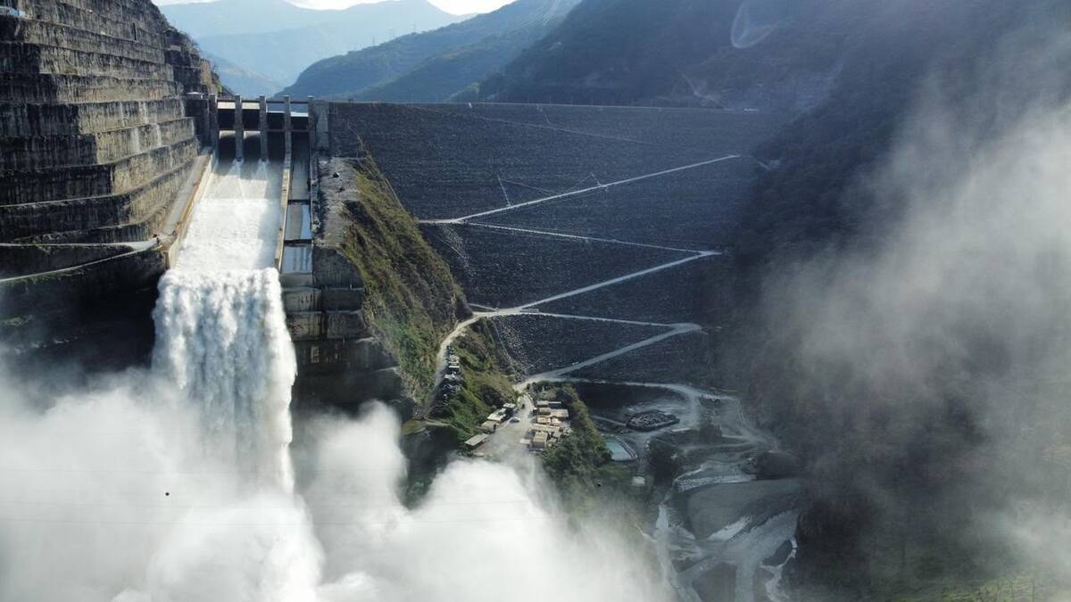 “Nunca se debió hacer la represa de Hidroituango y del Quimbo”: Petro