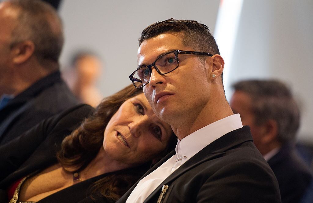 Cristiano Ronaldo con su madre, Dolores Aveiro.  (Photo by Denis Doyle/Getty Images)