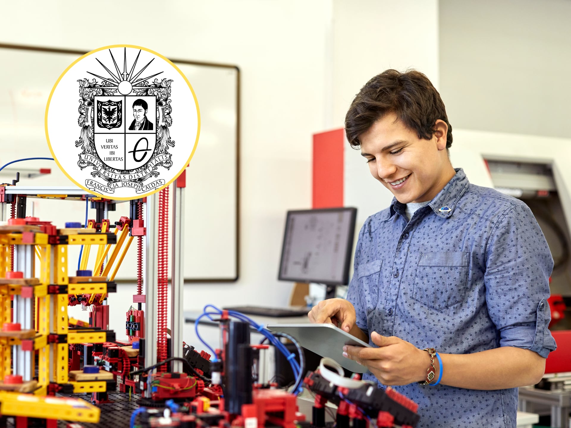 Joven estudiante universitario haciendo un proyecto. En el círculo, el logo de la Universidad Distrital (Fotos GettyImages y redes sociales)