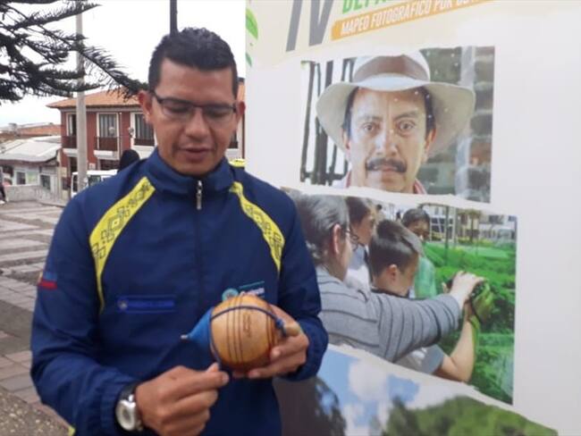 Más de 60 maromas sabe hacer con el trompo el señor Gómez.. Foto: La W