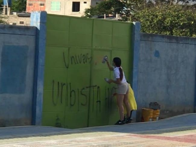 Contratista de la alcaldía de Santa Marta arremetió contra bienes del Estado. Foto: Cortesía