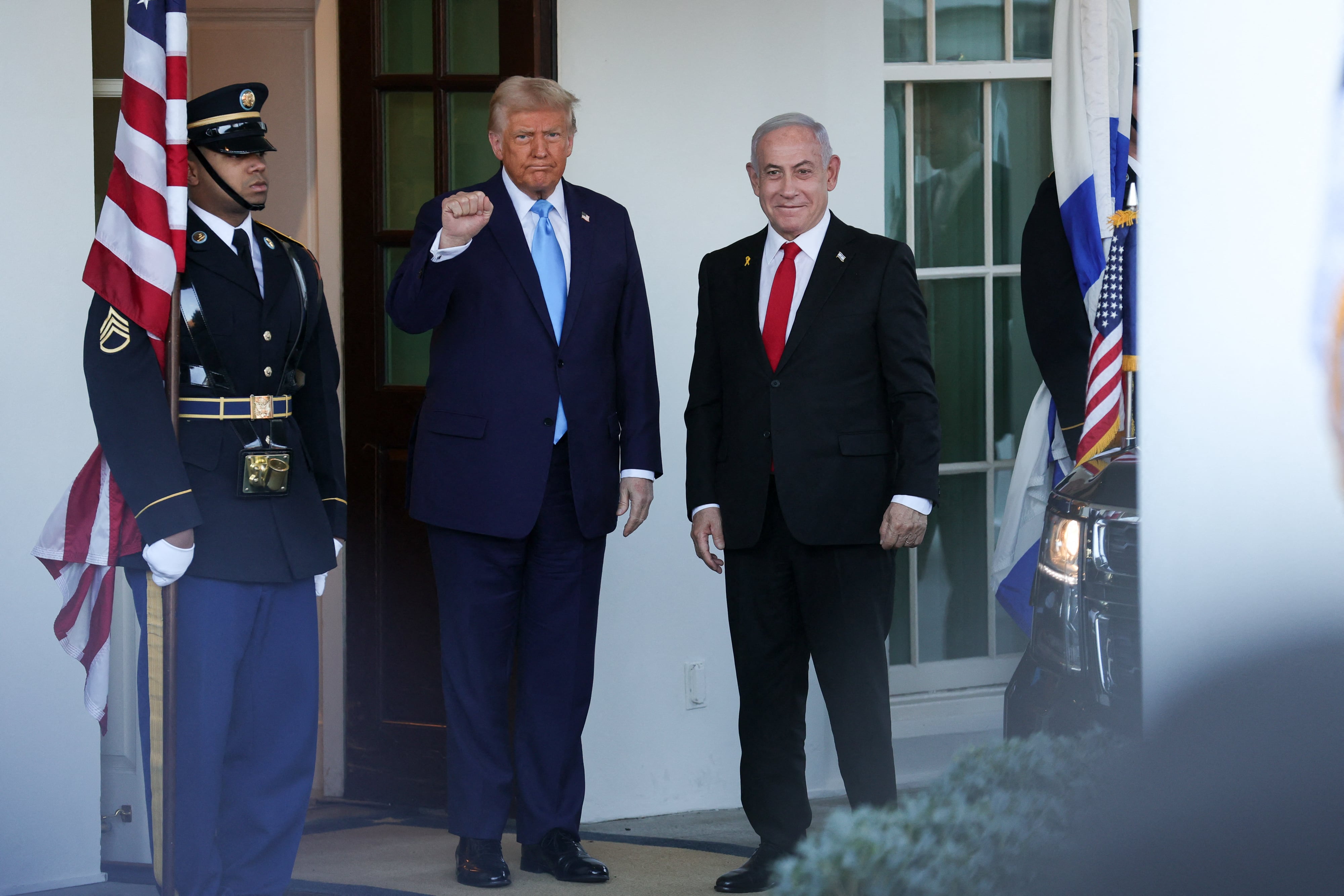 Donald Trump y Benjamin Netanyahu. FOTO: BRYAN DOZIER/Middle East Images/AFP via Getty Images.