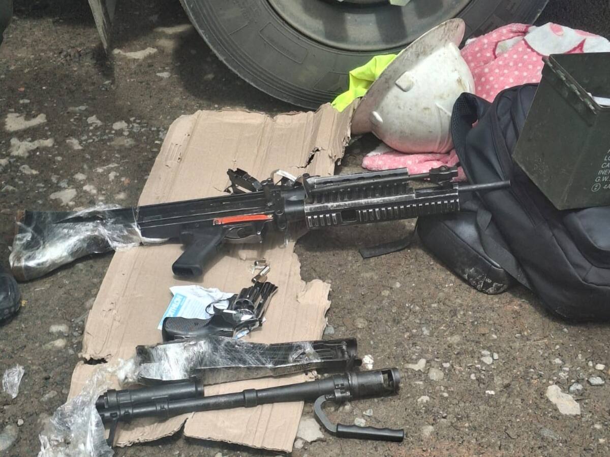 Fue interceptado un vehículo que llevaba una ametralladora y revólver en la vía Popayán - Cali