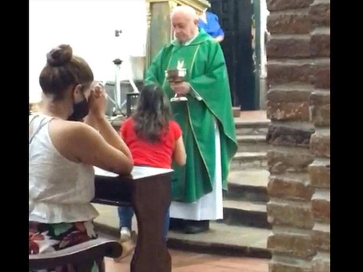 Investigan a sacerdote por realizar eucaristías y vulnerar los protocolos