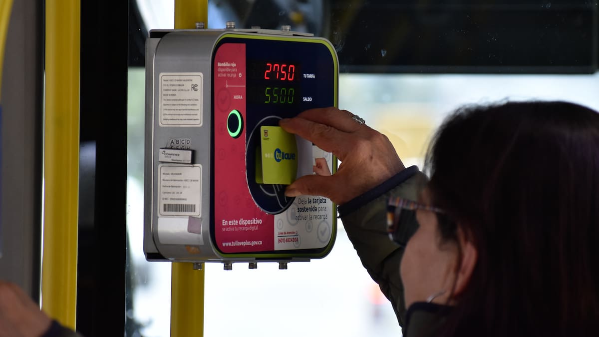 La Alcaldía de Bogotá evalúa un aumento del pasaje de TransMilenio para 2025