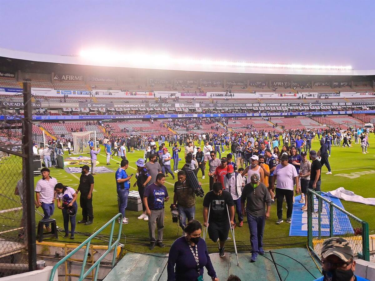 Fue suspendida el resto de la jornada del fútbol mexicano por violencia en partido Querétaro-Atlas