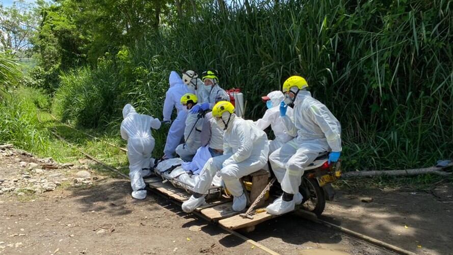 Organismos de socorro continúan con las labores de rescate de los ocho cuerpos que faltarían.. Foto: Mario Escobar / W Radio