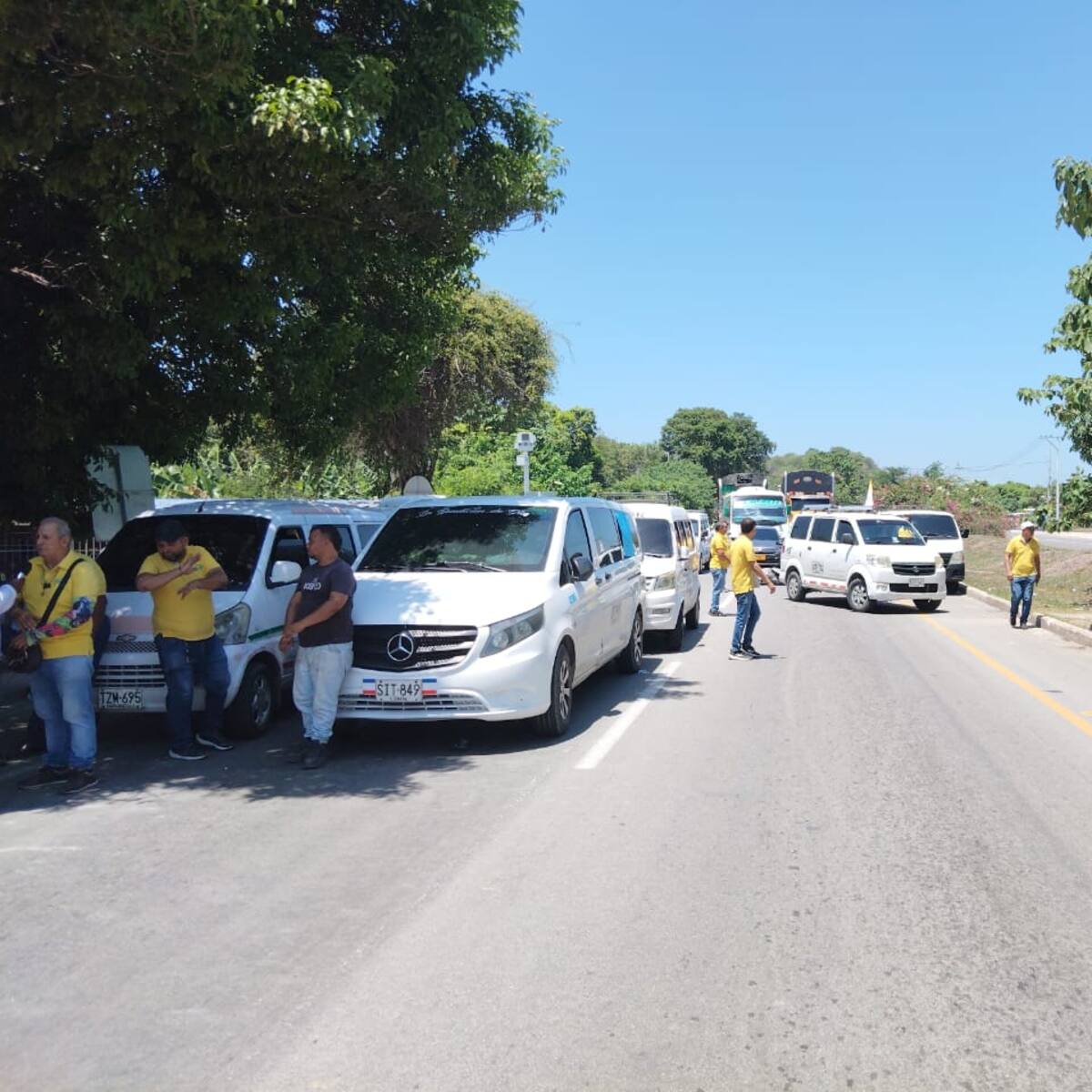 Transportadores bloquean la vía Santa Marta- Ciénaga