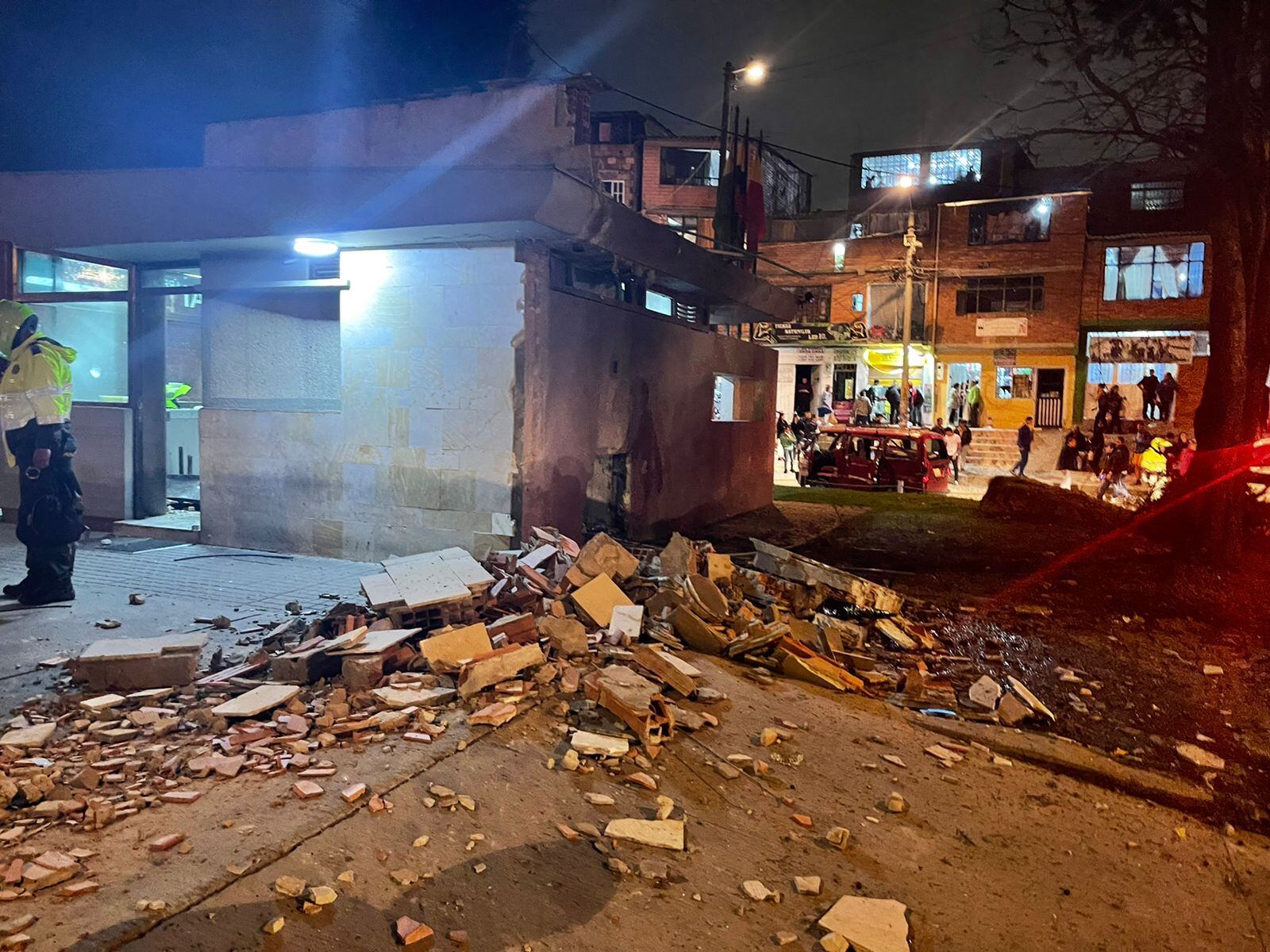 Explosión en CAI de Arborizadora Alta, Bogota. Foto suministrada: Pedro Carlos Zambrano