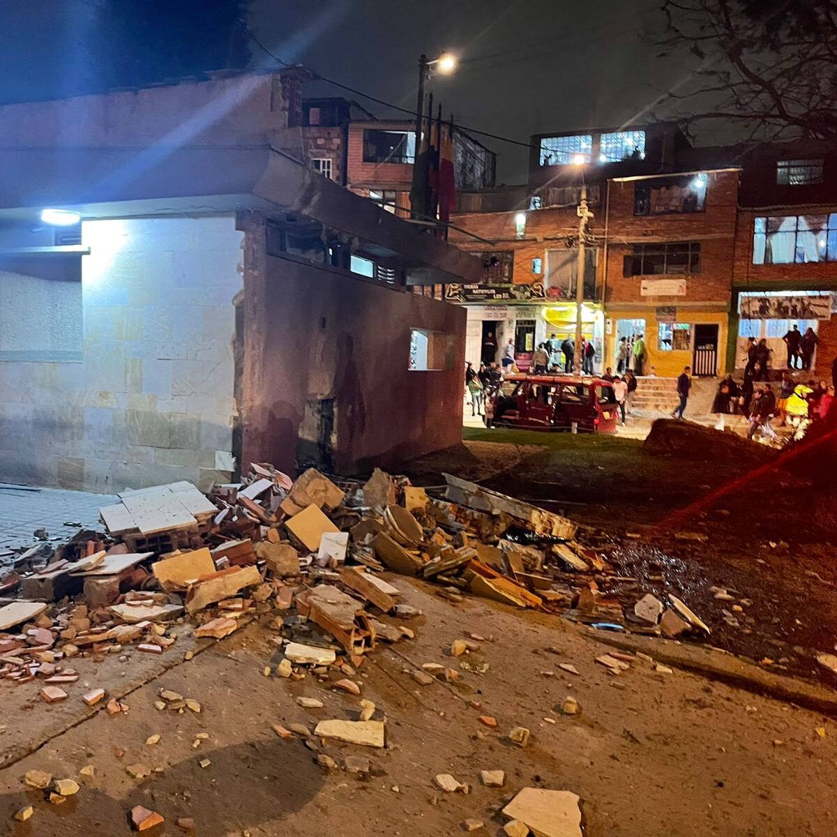 Rechazo internacional por atentado a CAI en Ciudad Bolívar que deja muertos y 30 heridos
