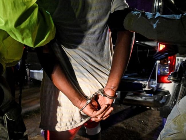 La Policía Nacional junto a la Fiscalía llevo a cabo una de las operaciones más grandes en el país denominada ‘Faraón’ contra el secuestro y la extorsión. Foto: Getty Images / LUIS ROBAYO