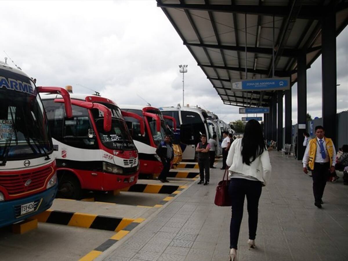 Expiden reglas para garantizar cumplimiento de contratos de transporte de pasajeros