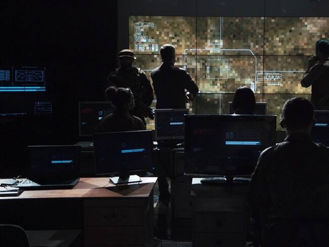 La estrategia está crear una base falsa que tiene de 2 a 3 helicópteros falsos en su interior, que claramente dan la percepción que en su interior existe la presencia de entre 80 y 100 policías. Foto: Getty Images