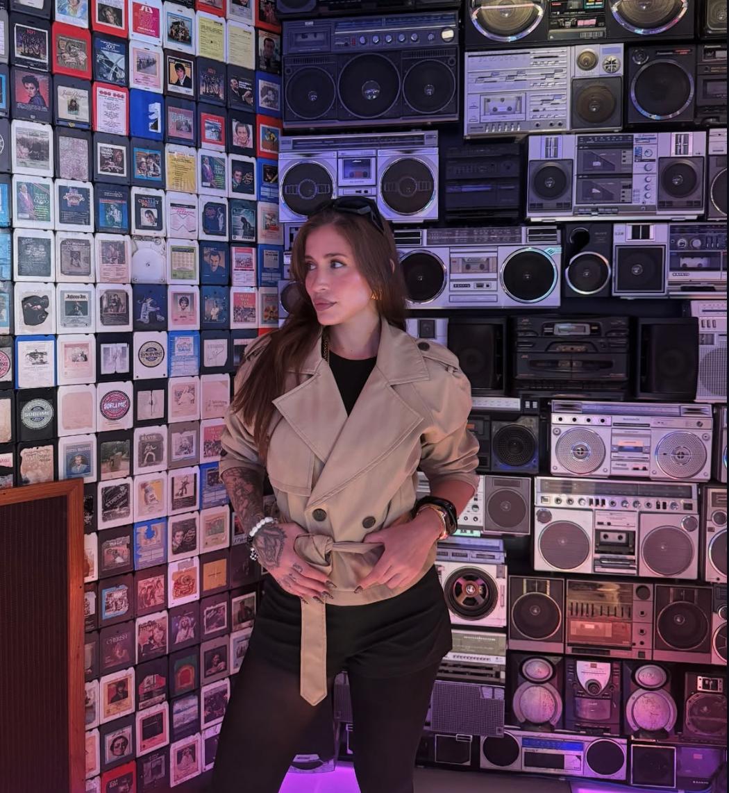 Daniela Aponte, cantante. Foto: Instagram @laguru