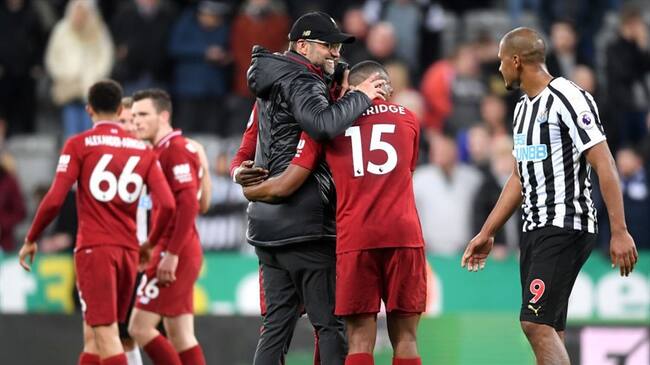 El central holandés Virgil van Dijk (13), y Salah (28) fueron los primeros goleadores del Liverpool. Foto: Getty Images