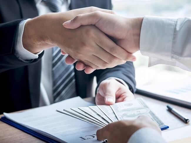 La Superintendencia de Sociedades inició este martes el proceso de intervención de dos sociedades y cinco personas naturales que captaban recursos ilegalmente. Foto: Getty Images / NGAMPOL THONGSAI