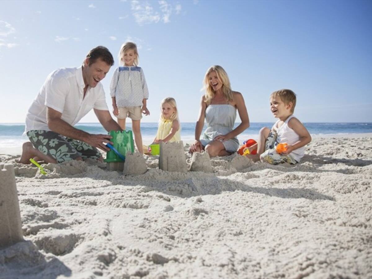 ¿Cómo construir un castillo de arena en familia?