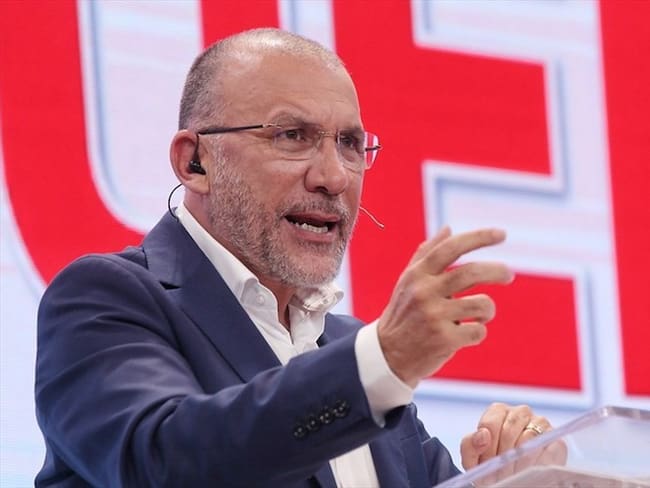 El senador Roy Barreras se pronunció osbre controversial video donde pierde bolso con fajos de billete en Bogotá. Foto: Colprensa - Camila Díaz