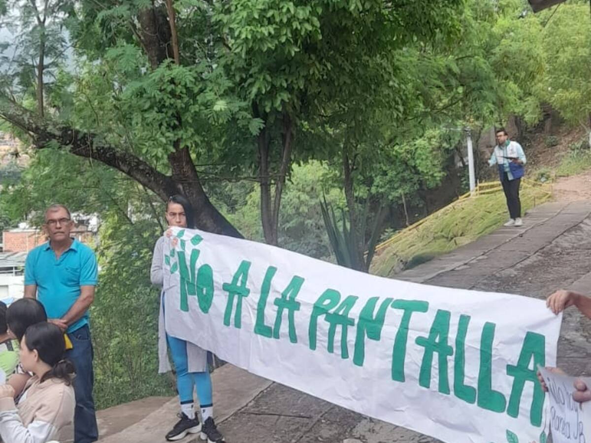 Denuncian supuestas irregularidades en obra adelantada en Girón, Santander