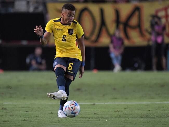 Byron Castillo - Selección de Fútbol de Ecuador. Foto: JOSE JORDAN/AFP via Getty Images)