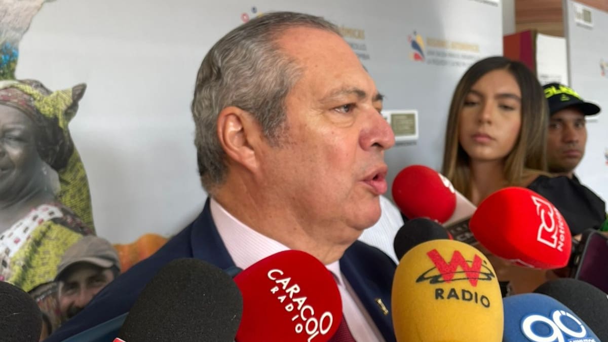 Iván Name denunciará a Gustavo Bolívar por participación en política