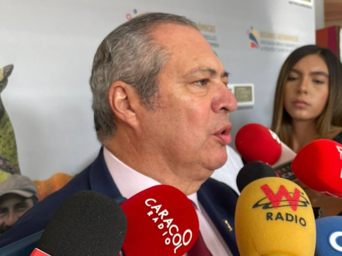 Iván Name denunciará a Gustavo Bolívar por participación en política