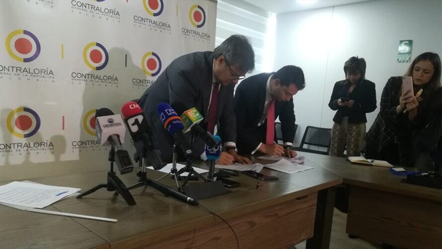 El contralor general, Carlos Felipe Córdoba, dijo que se busca "idoneidad" en las personas que entran a trabajar al ente de control. Foto: María Camila Suárez