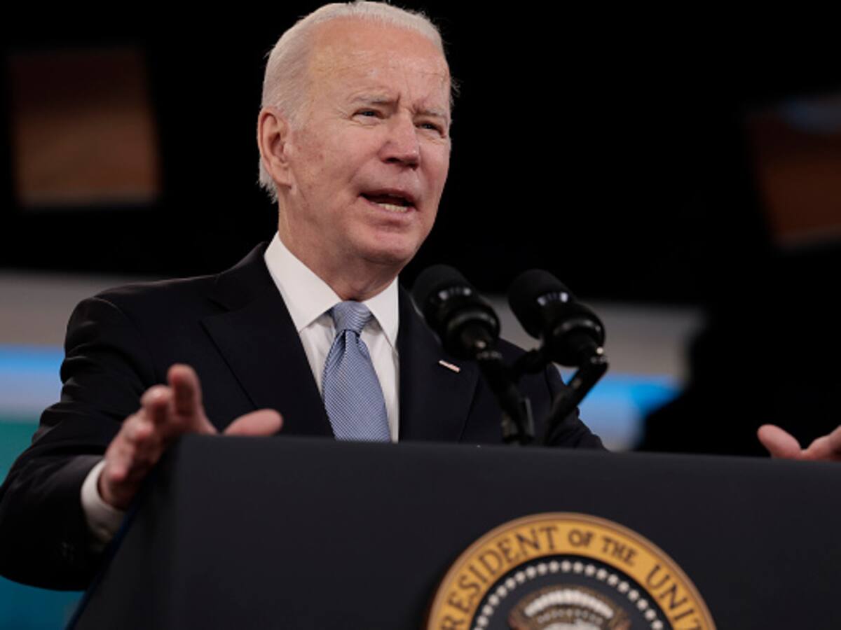 Biden le advirtió a Putin que si invade Ucrania se enfrentará a “costos severos”