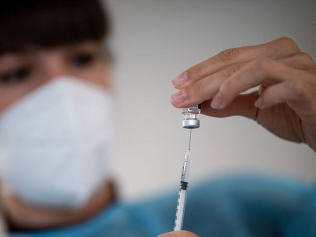 Vacunación contra el COVID-19 en Francia. Foto: Getty Images