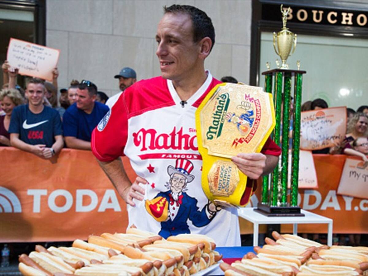 Joey 'mandíbula' Chestnut, el mayor comedor de perros calientes en Estados Unidos