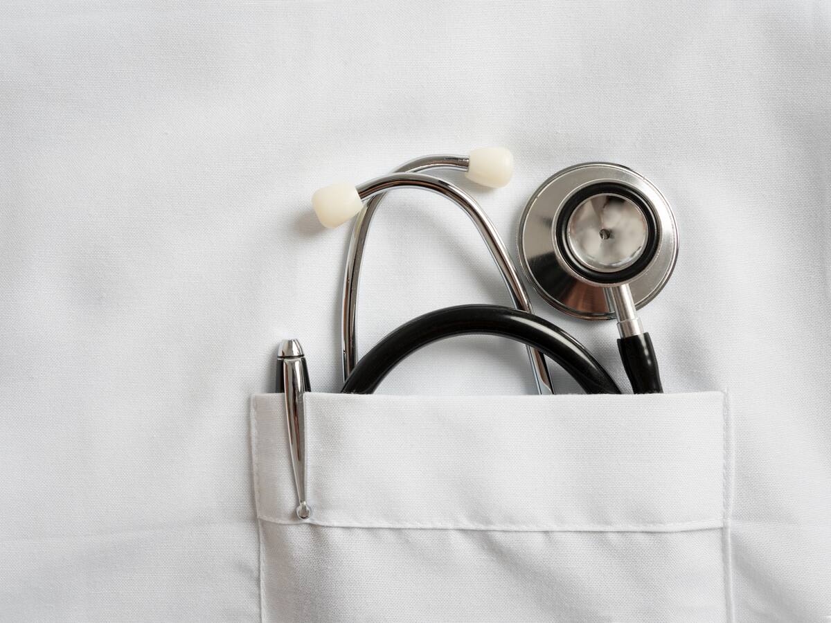 Exministros de Salud advierten deterioro del sistema y piden frenar reformas por decreto