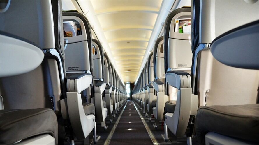 Pasillo de un avión . Foto: Getty Images /  By LTCE