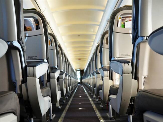 Pasillo de un avión . Foto: Getty Images / By LTCE