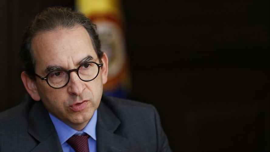 Con el propósito de disminuir el impacto por el cierre de la Vía al Llano, el Ministro de Agricultura, Andrés Valencia, anunció cuatro medidas de choque. Foto: Colprensa