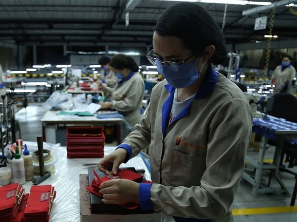 Según el Dane, la producción manufacturera registró fuerte crecimiento en abril