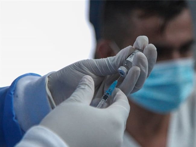 Imagen de referencia de vacunación en Colombia contra el COVID-19. Foto: Colprensa - Camila Díaz