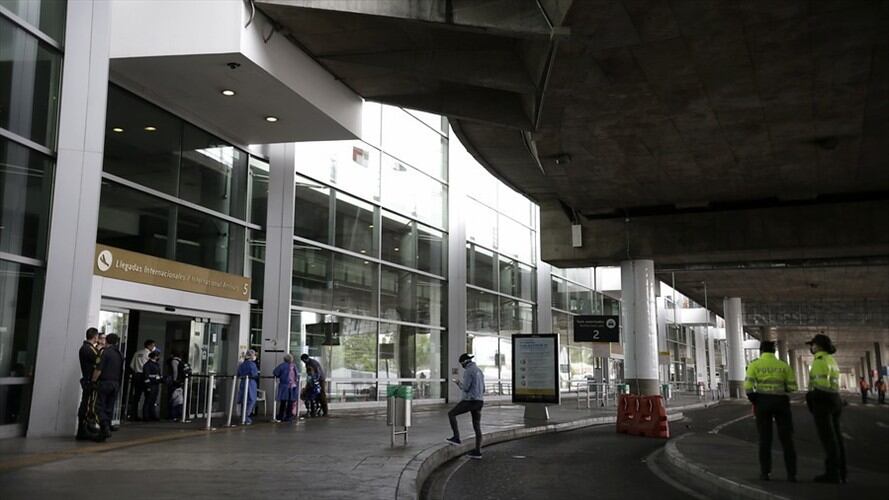 La aerolínea American Airlines se excusó debido a la "fatiga del piloto". . Foto: Colprensa