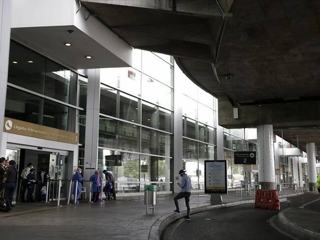 La aerolínea American Airlines se excusó debido a la "fatiga del piloto". . Foto: Colprensa