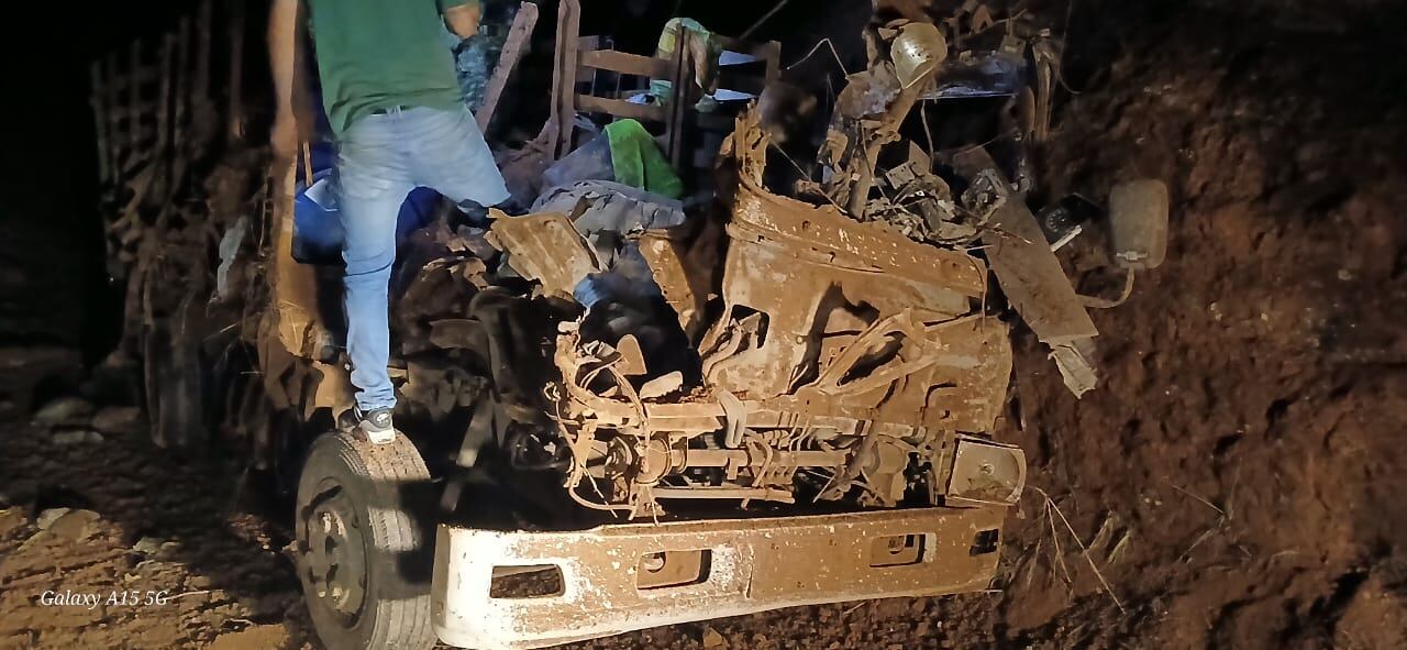 Así quedó el vehículo en el que se movilizaban los militares después de la explosión. Crédito: Ejército Nacional.